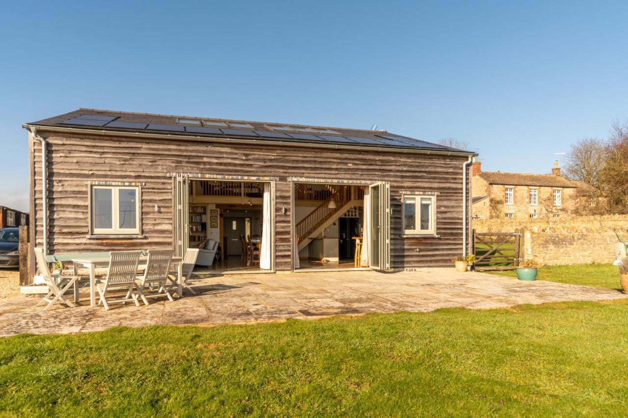 The Old Barn Villa Witney Exterior photo